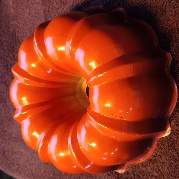 Bundt pan - Picture 3 of 8